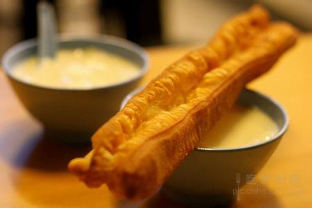 北(běi)京的(de)油條豆汁 北(běi)京的(de)油條豆汁