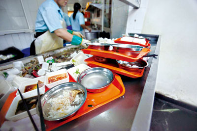 避免食堂浪費(fèi)現(xiàn)象需要(yào)從(cóng)改變觀念出發 避免食堂浪費(fèi)現(xiàn)象需要(yào)從(cóng)改變觀念出發